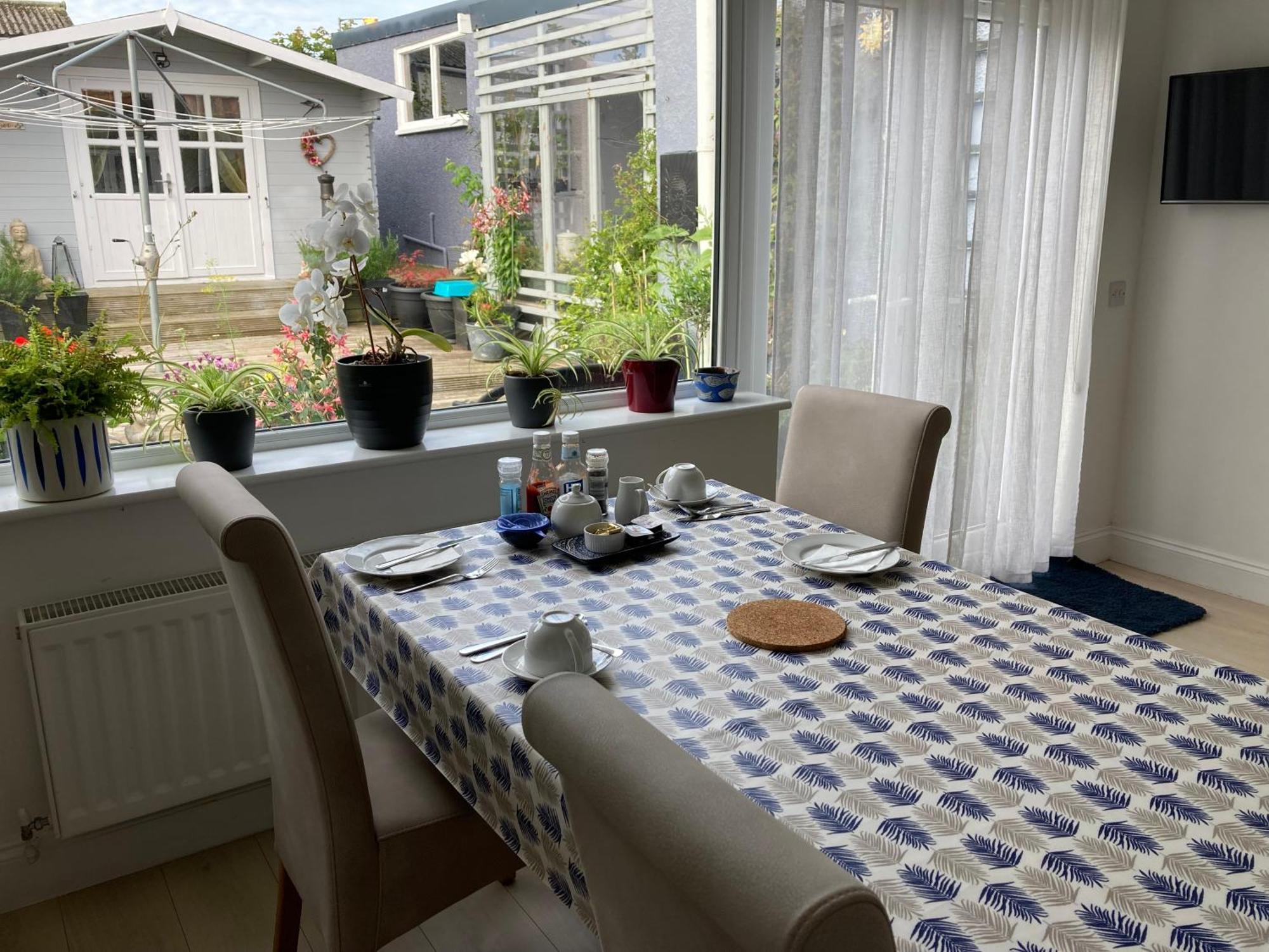 Hillcrest Bed & Breakfast 2*