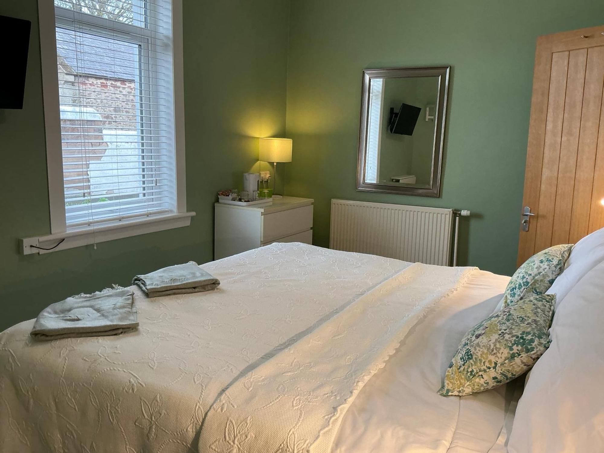 Hillcrest Bed & Breakfast 2*
